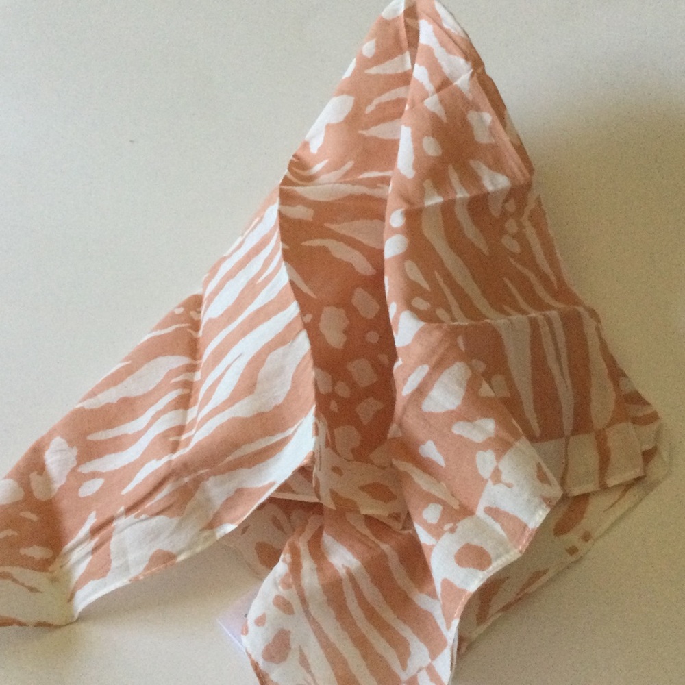 MADEWELL ORGANIC COTTON BANDANA CLAY AND WHITE MIXED ANIMAL PRINT NWOT - Picture 4 of 10